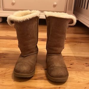 bailey button uggs chestnut size 5